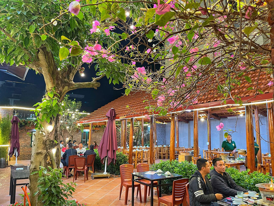 Sân vườn rộng rãi